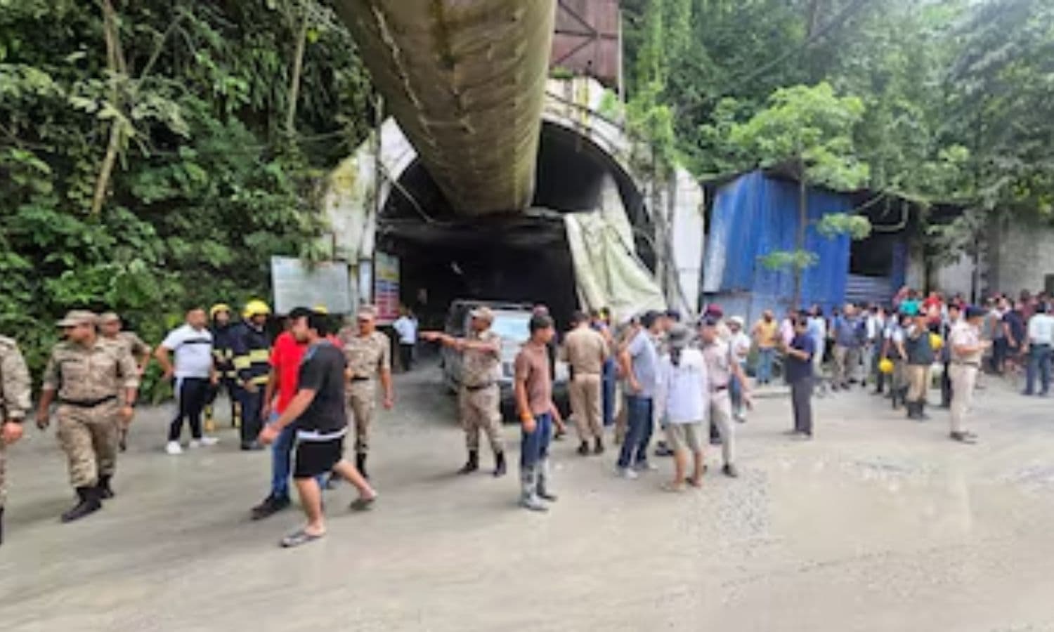 Sikkim Tunnel Landslide: सुरंग में फंसने से 8 मजदूरों की मौत, 12 को किया रेस्क्यू; कई अब भी फंसे